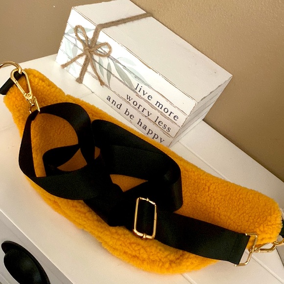 NWT!🍯 Adorable Disney’s Winnie the Pooh Fanny Pack! - Picture 4 of 6